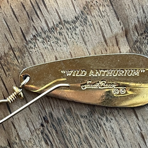 Laurel Burch Wild Anthurium Pink & Gold Dangle Earrings – Artistic Statement - Picture 4 of 7